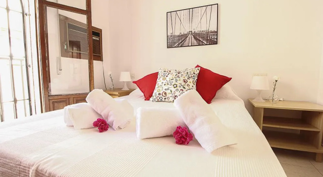 Deluxe Aparment Plaza nueva, Забронировать Отель Отели Севильи с парковкой, рядом с Monumento a Don Juan Tenorio, Парковка