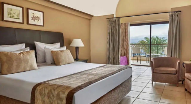 Двухместный семейный номер Superior с видом на море JAZ Lamaya Resort