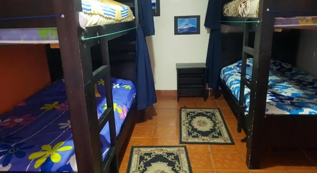 Кровать в общем номере Hostal Adventure Climbers