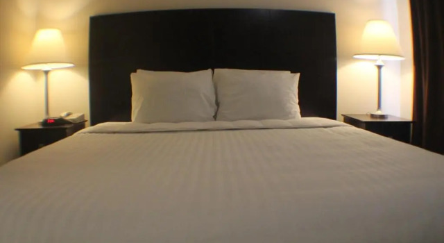 Четырёхместный номер Standard Greystone Inn & Suites