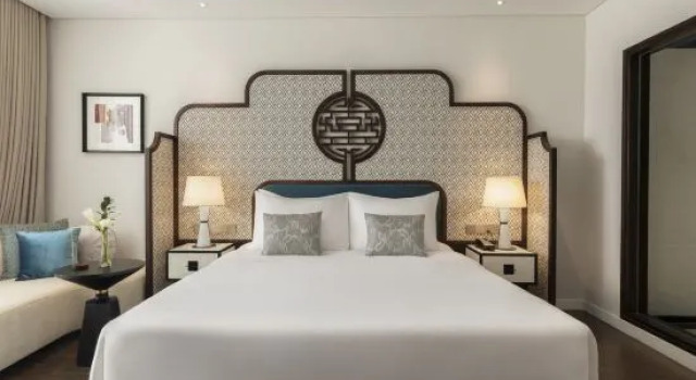 Номер Deluxe с 2 комнатами с балконом Grand Royal Riverside Hue, Fusion Collection