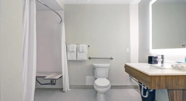 Номер Standard Holiday Inn Express Whitby Oshawa by IHG