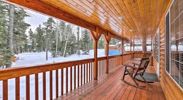 Коттедж Bright & Cozy Duck Creek Cabin w/ Grill & Fire Pit