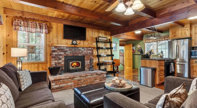 Коттедж The Nut House by Avantstay Wooded Cabin + Game Room + Arcade + Foosball Near Big Bear Lake + Bear Mountain + Village Shops