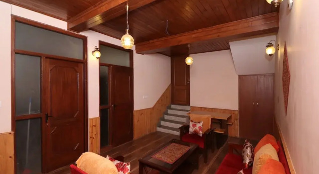OYO 13695 Home Hill View Studio With Apple Orchard