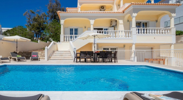 Вилла Villa Casa Castelo - Refúgio com piscina aquecível e BBQ na Galé, Albufeira
