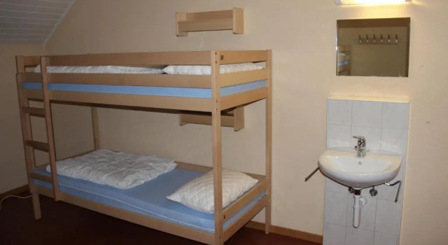 Кровать в общем номере Bern Backpackers Hotel Glocke