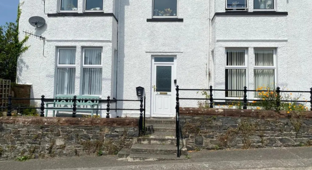 Beautiful, Spacious Flat in St Johns Town of Dalry