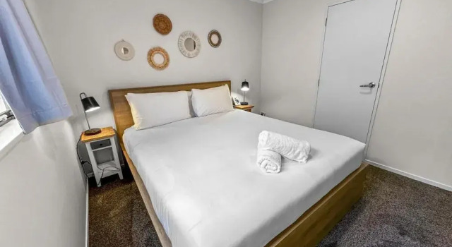 2BR Newmarket Retreat near Broadway: Zodiak Stays, Rezerwuj Hotel Hotele w Auckland Region z parkingiem, Parking