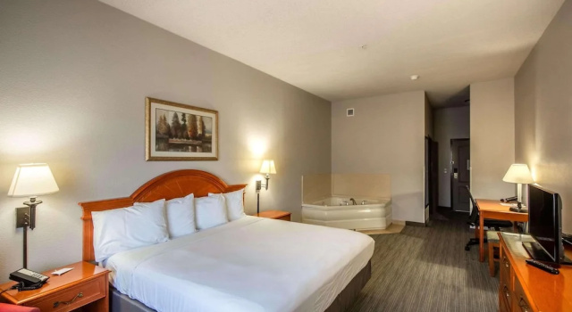 Двухместный люкс Country Inn & Suites by Radisson, El Dorado, AR