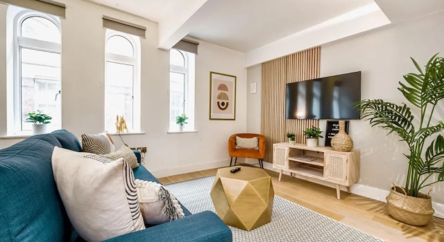 Sleek Scandi Design Super Central Netflix, Prenota Boutique Liverpool Merseyside, vicino a Central Library