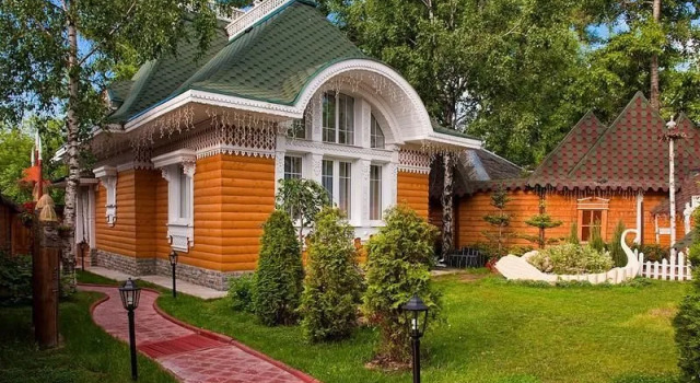 Царское подворье