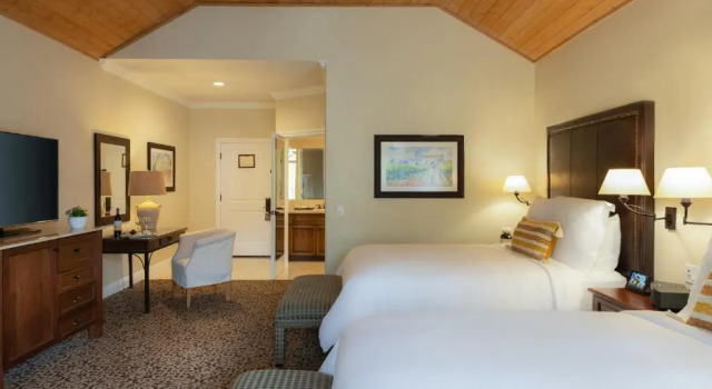 Двухместный люкс Westlake Village Inn