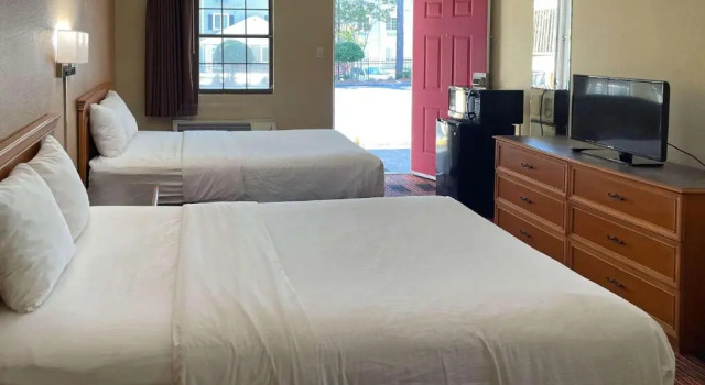 Люкс Motel 6 Huntsville AL University Dr