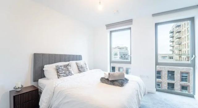 4 Guests - Close Airport - 25min Central London
