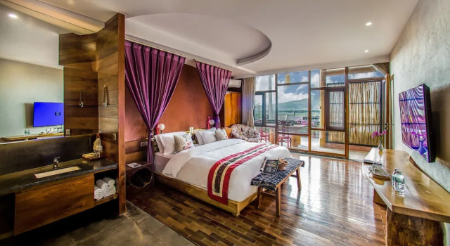 Flower Place Panoramic Holiday Inn, Book Hotel Baoshan Yunnan