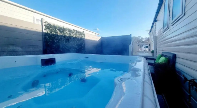 Коттедж Apple Tree Lodge, Hot Tub, 3 Bedroom, 2 Bars