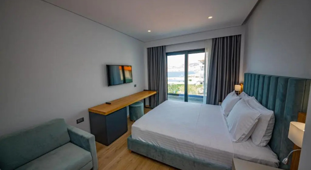 Трёхместный номер Deluxe с частичным видом на море El Primero Hotel