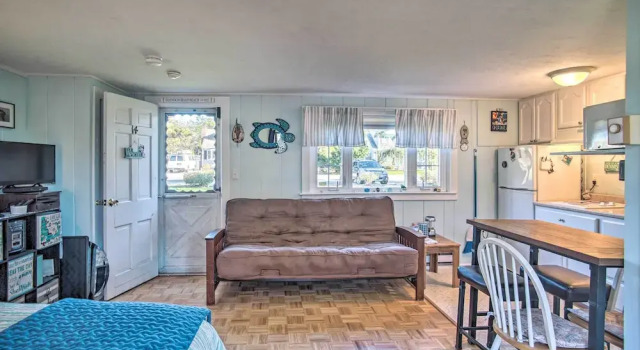 Romantic Cape Cod Studio w/ Patio, Near Beaches, Buchen Sie Ferienwohnung  