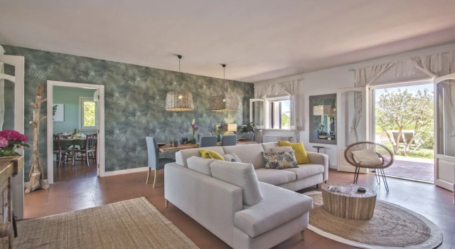 Вилла с 4 комнатами Villa Torto