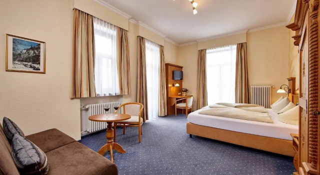 Hotel Vier Jahreszeiten, Забронировать Отель Отели и гостиницы Гармиш-Партенкирхен, рядом с Канатная дорога Ванкбан, Отель