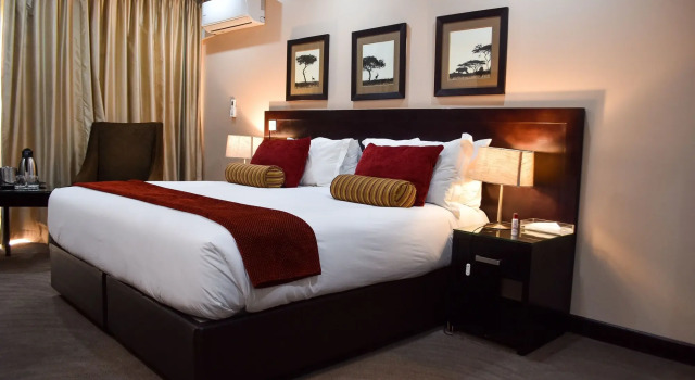 Cresta Thapama, Book Hotel 3-stjernede hoteller i Francistown, 3*