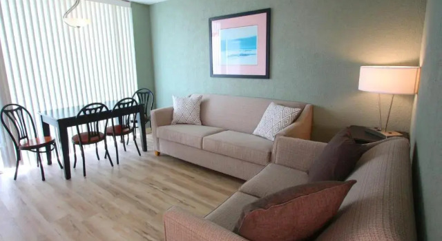 Четырёхместный номер Standard с балконом Crusader Oceanfront Resort
