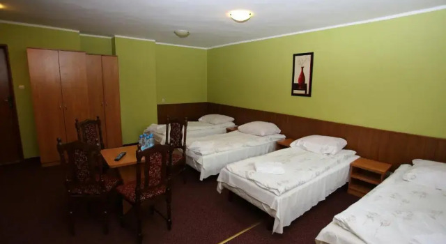 Кровать в общем номере Hotel Kakadu