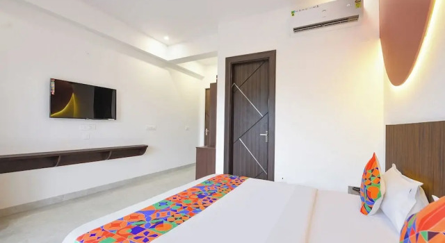 Номер Premium FabHotel Black Pepper- Nr. Batra Heart & Multispecialty Hospital Faridabad
