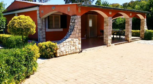 Carry - Spaziosa Villetta con giardino, Prenota Hotel Hotel a Lazio con parcheggio, Parcheggio