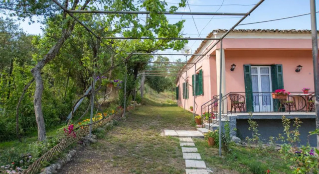 Коттедж с 2 комнатами Kerkyras House