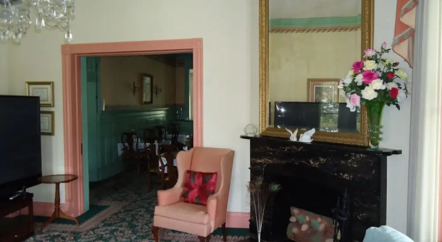 Edenfield House, Book Hotel Hoteller i Swainsboro med parkering, Parkering