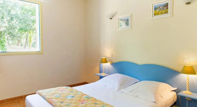Spacious Provencal Maisonette Escape, Book Feriehus Sommerhuse i Aquitaine, Hytte