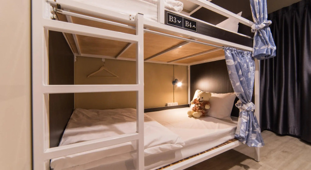 Кровать в общем номере Napa Hostel Samrong Station