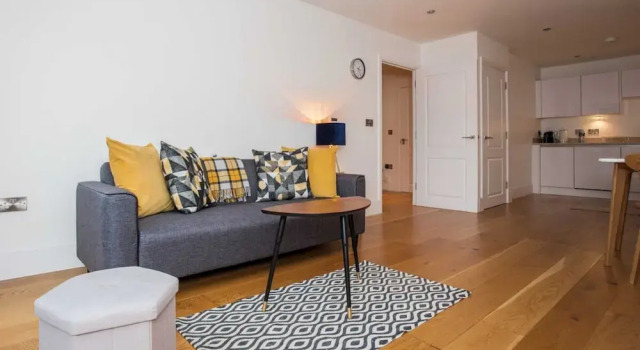 Stunning Modern 1 Bedroom Apartment Near Canary Wharf
