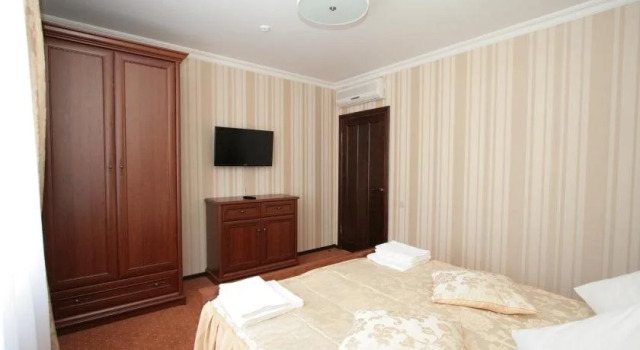 Hotel Kalyna, Book Hotel Hoteller i Kremenets med parkering, Parkering