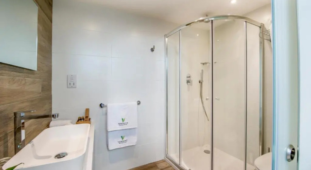 Camera Standard Viewpoint Boutique Living