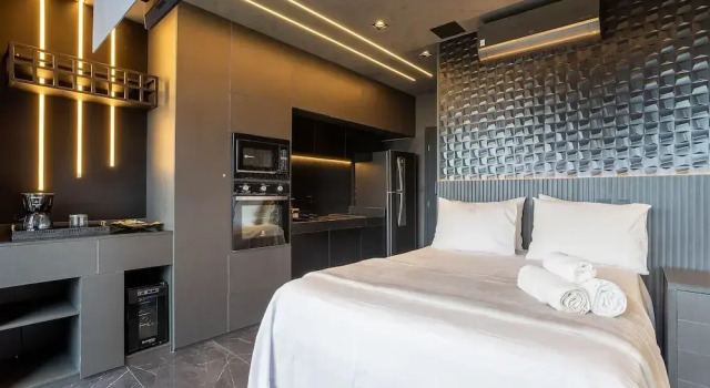 Апартаменты Apt w/ Balcony & View, 280m From the Metro Hbw2317