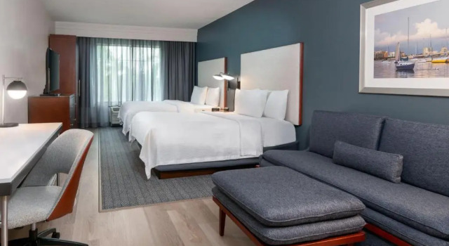 Четырёхместный номер Standard Courtyard by Marriott Sarasota at University Town Center