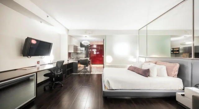 Studio Suite with Strip View StripViewSuites at Palms Place