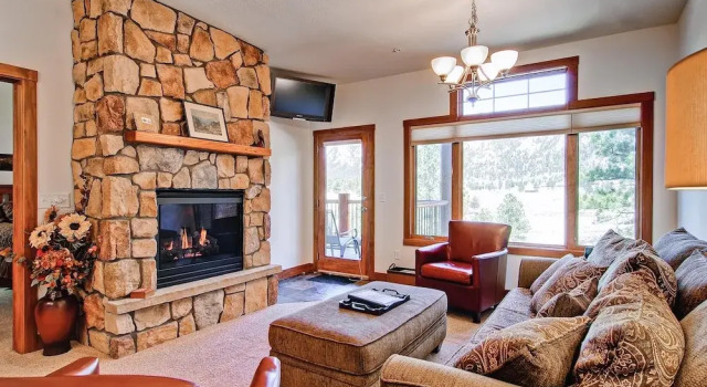 Black Canyon Inn Unit F7 Deluxe, Забронировать Отель Отели Эстес-Парк с парковкой, рядом с Lake Estes 9-Hole Golf Course, Парковка
