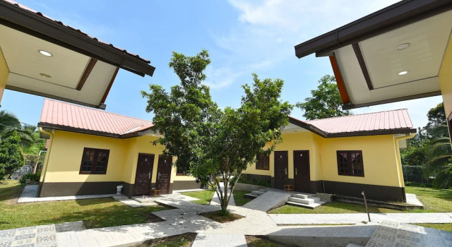 Hotel O My Daddy Farm Chalet, Rezerwuj Chalet Hotele w Jasin z parkingiem, Parking