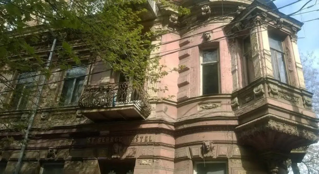Saint George Hostel, Забронировать Хостел Хостелы Тбилиси, рядом с Здание парламента, Хостел