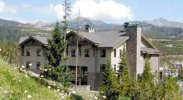 Люкс с красивым видом из окна The Lodge at Big Sky