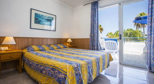Номер Standard Дуплекс с 2 комнатами с балконом Apartamentos Puerto Colon Club