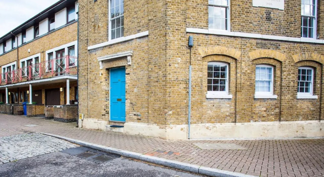 Unique Georgian 2 Bed House in Bermondsey, Забронировать Отель Отели Лондона 3 звезды, рядом с The Medieval Banquet, 3*
