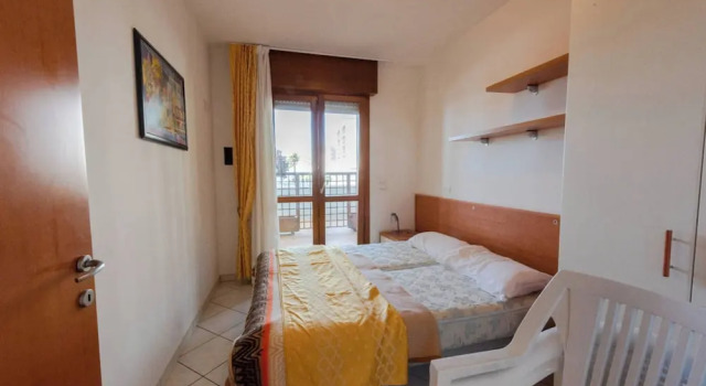 Beachfront Colourful Flat With Swimming Pool, Забронировать Апартаменты/квартира Бибионе-Пинеда Венето, рядом с Долина Вальгранде