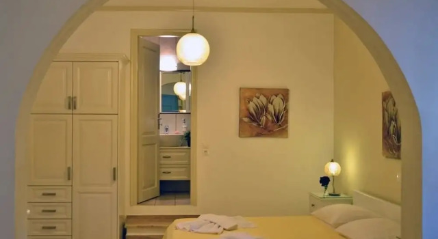 Venetiko Luxury Studios, Prenota Hotel Livadia Livadi