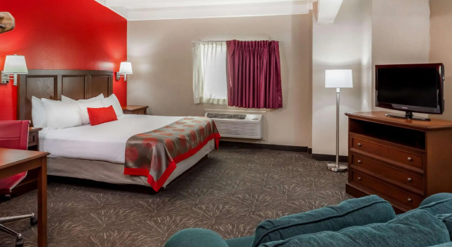 Двухместный люкс Ramada by Wyndham Hammond Hotel & Conference Center