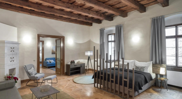 3 Epoques Apartments by Adrez Living